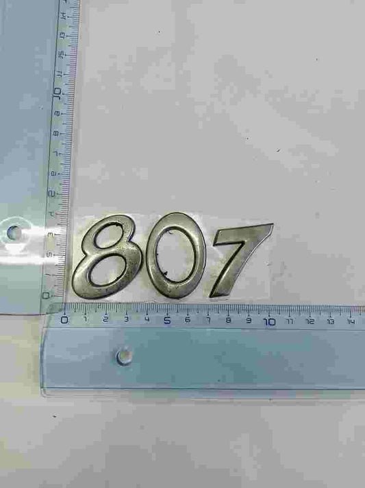 Emblema     Peugeot 807 8cm.