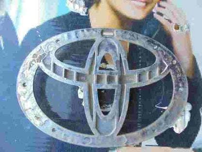 Emblema trasero Toyota Carina 8307