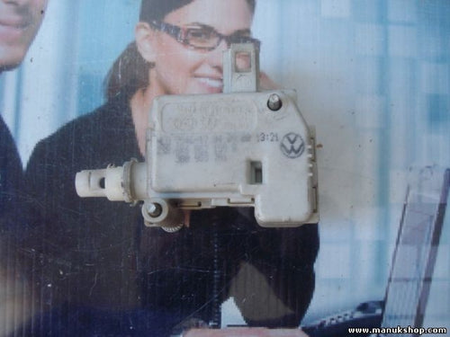 Cerradura actuador cierre centralizado de portón trasero VW Volkswagen 3B0959781