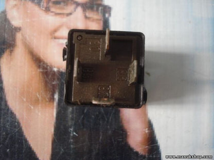 Relé  Mercedes A-Klasse W168 SIEMENS A0025421319 V23134-B52-X336 V23134B52X336