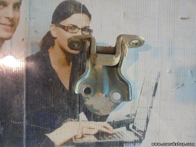 Bisagra de la puerta trasera derecha abajo  Mitsubishi Montero 2