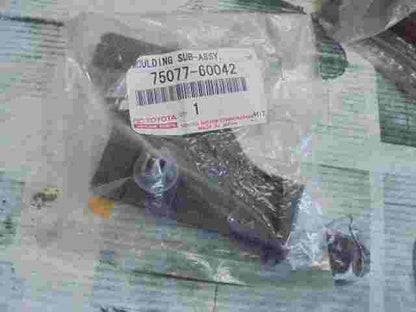 Sub Assembly Rear Door Molding  Toyota Land Cruiser (120) Prado 7507760042
