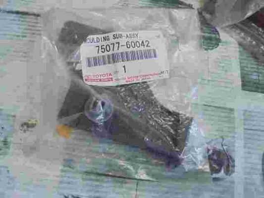 Sub Assembly Rear Door Molding  Toyota Land Cruiser (120) Prado 7507760042