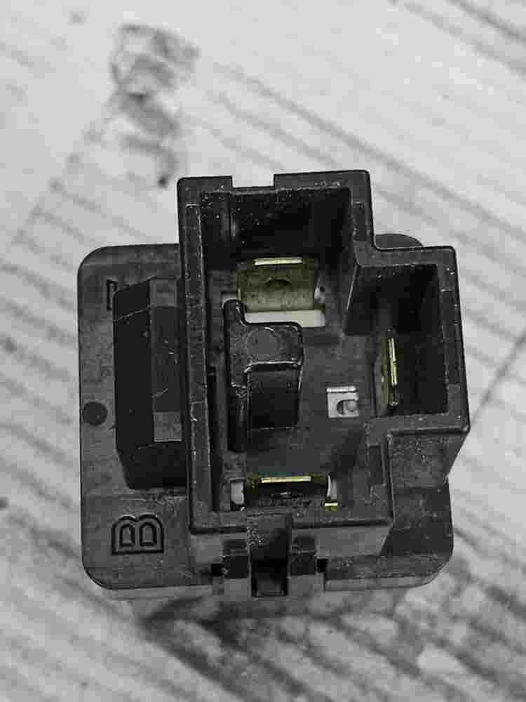 Relé de intermitencia Toyota 4 Runner Camry Corolla 8198012110 1665000640