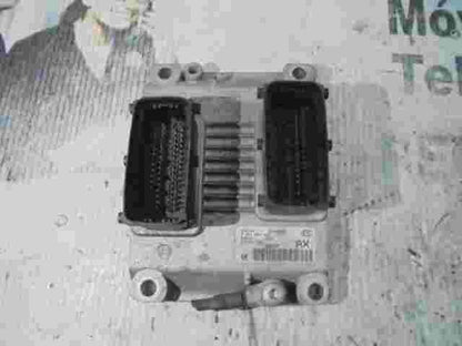 Centralita Opel Corsa C 1.2 GM 24443796 AX BOSCH 0261207423 2831