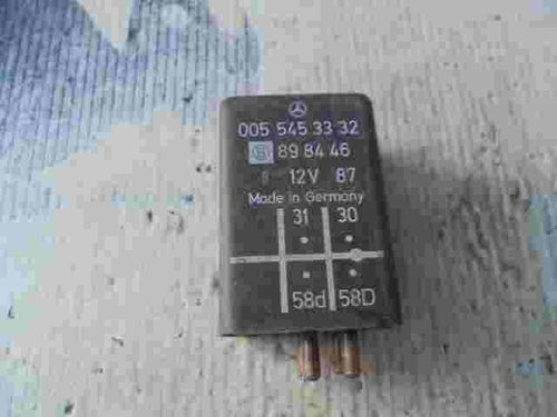 Relé   Mercedes-Benz W126 0055453332 005 545 33 32 898446 89 84 46