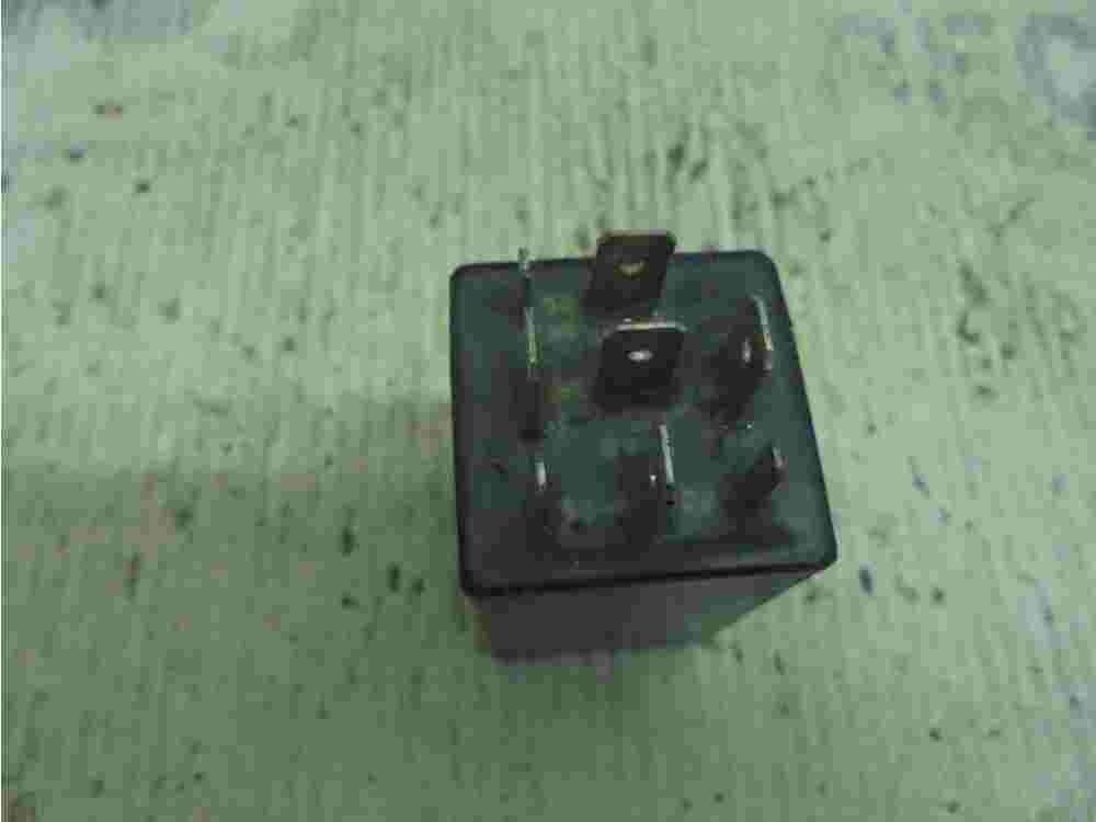 Relé de control de la lámpara Saab 900 9000 5KG00567500 HELLA 9524836