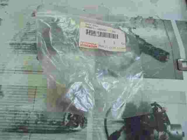 Gancio cappotto / Toyota Yaris 746310D030B0 74631-0D030-B0