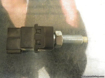 Interruptor de la luz de freno Nissan Pick-up Opel Monterey Subaru FAE 24720