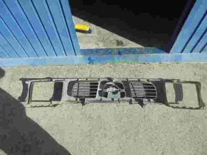 Parrilla rejilla frontal delantera Nissan Pickup D22 623102S4500 623102S4