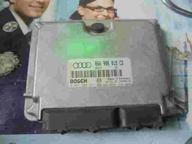 Centralita Audi A3 1.8 BENZINA V01 06A906018CD 26SA6115 BOSCH 0261204993