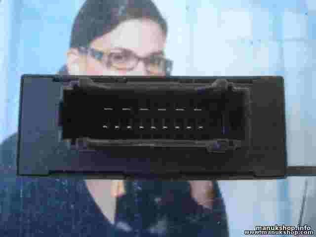 Relé Renault Clio I 7700845678 SIEMENS S105240002A