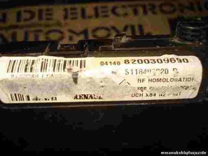 Scatola fusibili relè Renault UCH X84 N2 8200309690 8200326040 S118400220D