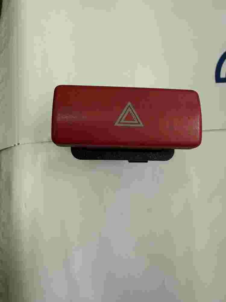 Interruptor de emergencia warning Land Rover Freelander 01638 YUG102220