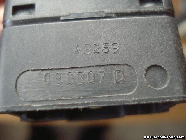 Interruptor de emergencia warning Renault Kangoo A2259 090307D