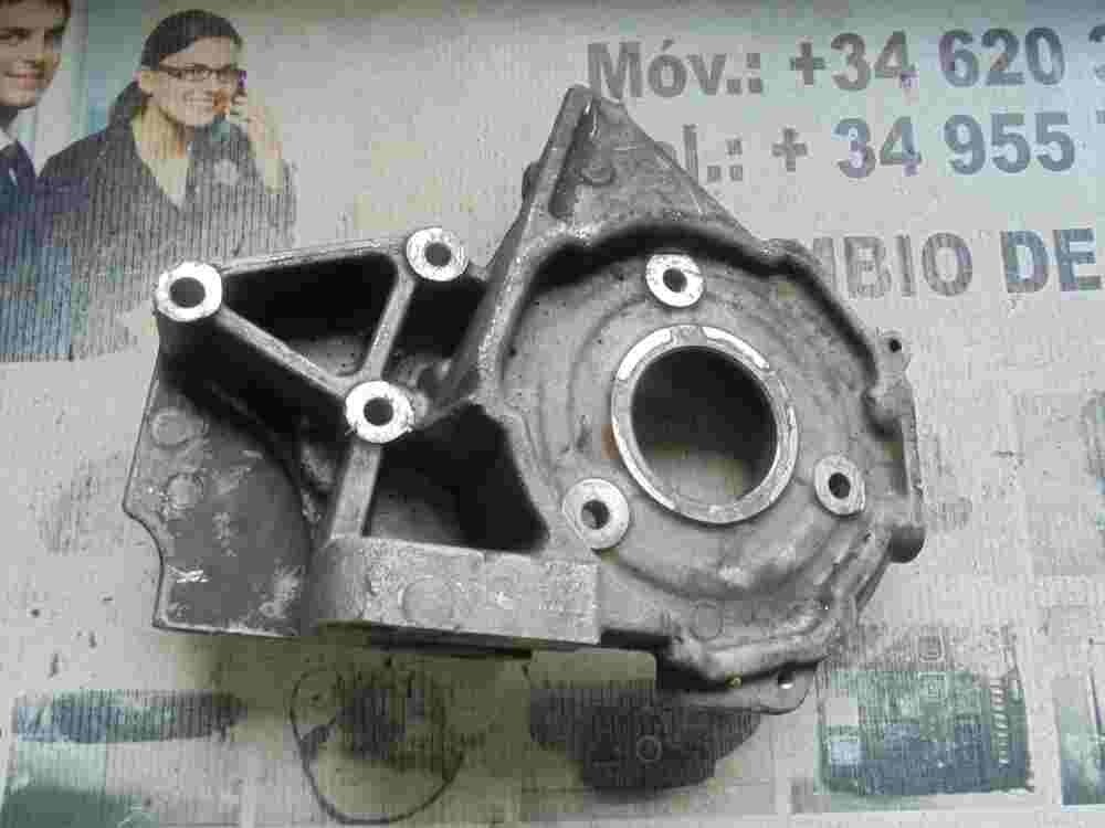 Soporte de la bomba de inyección Renault Kangoo Megane 7700106975