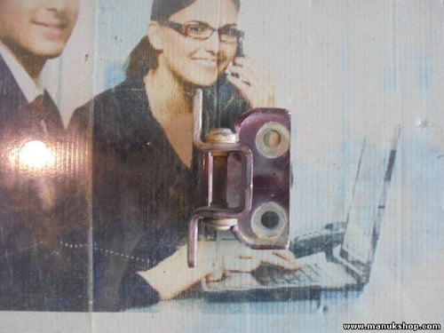 Bisagra de la puerta trasera izquierda abajo SsangYong Musso ,Korando (K4)