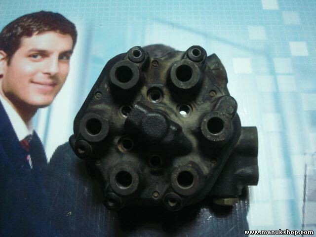 Distribuidor de combustible VW Volkswagen Audi Coupe 855 BOSCH 0438100151