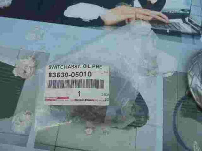 Sensor presión de aceite Toyota Camry Lexus Auris Echo 8353005010 83530-05010