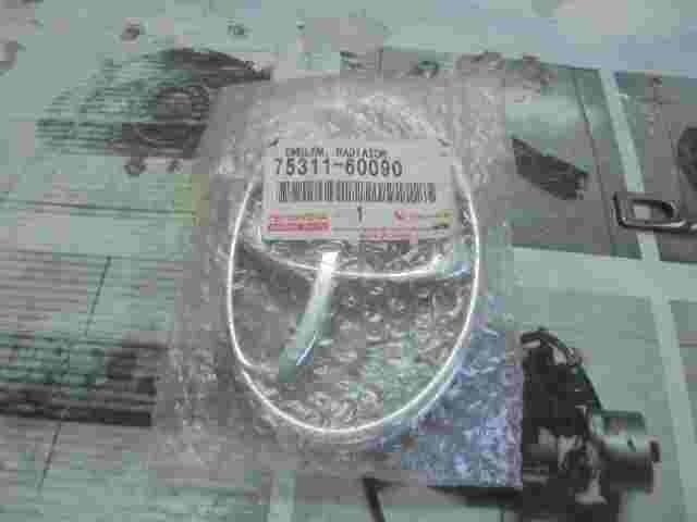 Emblema Toyota Land Cruiser 4Runner 7531160090 75311-60090