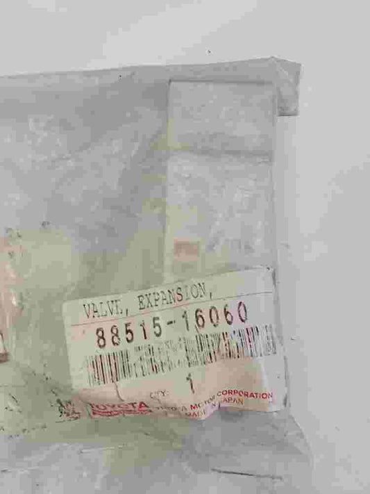La válvula de expansión  Toyota Prius Lexus 8851516060 88515-16060