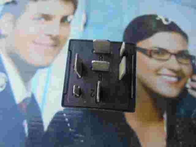 Modulo de Cerradura de la puerta Mitsubishi Carisma MR228120 72TM202 12V PA6GF30