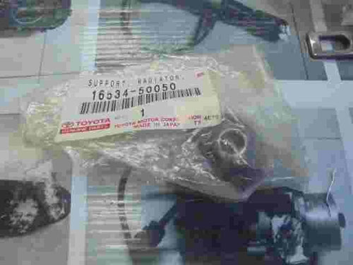 Supporto radiatore Toyota Land Cruiser (120) FJ Lexus GX 470 GX460 1653450050