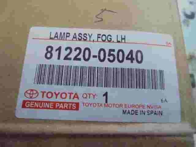 Faro antiniebla Toyota Avensis (T22) LH 8122005040 81220-05040
