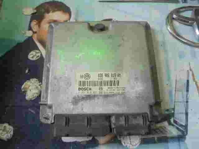 Centralita VW Volkswagen Golf 1.9 038906019AM DIESEL 28SA4087 BOSCH 0281010091