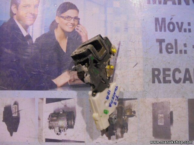  Cerradura puerta trasera izquierda Nissan Terrano Ford Maverick T2 8255350J01