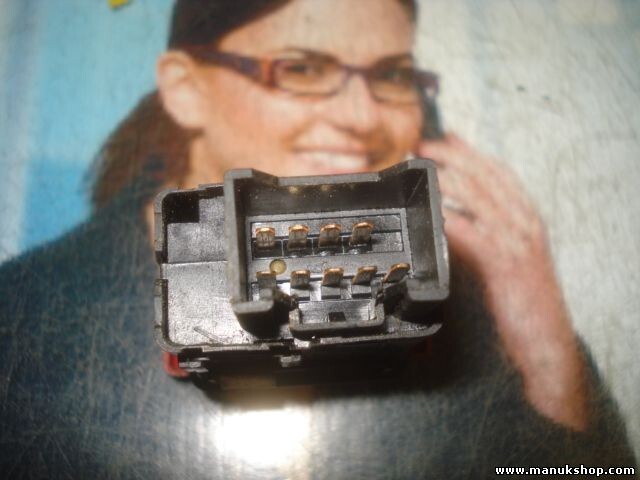 Interruptor de emergencia warning Land Rover Freelander 01638 YUG102220