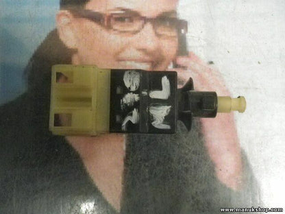 Interruptor de la luz de freno Mercedes Benz Sprinter A0015456409 