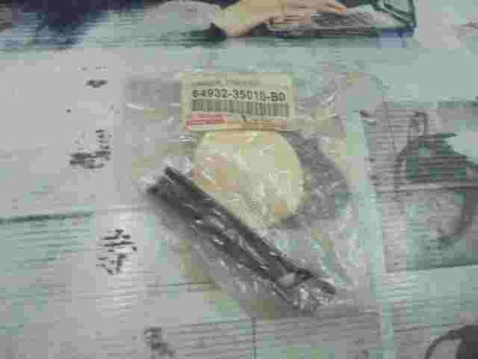 Hanger Tonneau Cover LH  Toyota Hilux 4Runner 6493235010B0 64932-35010-B0