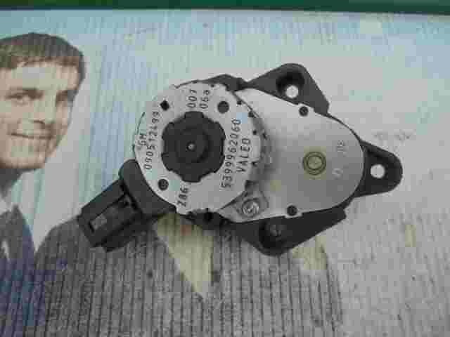 Calefacción actuador Opel Omega B  090512499 09 051 24 99 5399962060 00706A Z86
