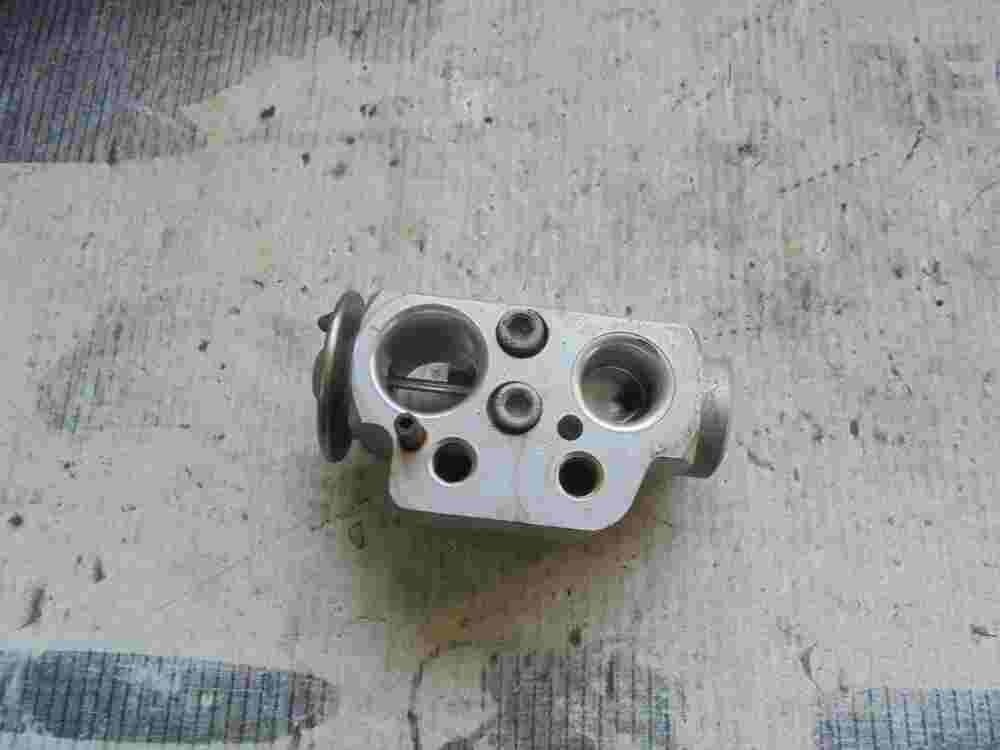 La válvula de expansión Porsche Cayenne 7L0820679C 52423395 D05 52 423 395 D05