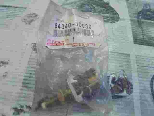 Interruptor de la luz de freno Toyota Corona Camry 8434030030 84340-30030