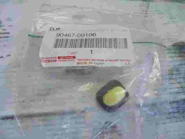 1 unidad Spoiler Clip  Toyota Corolla Spacio (E110) Prius 9046709196