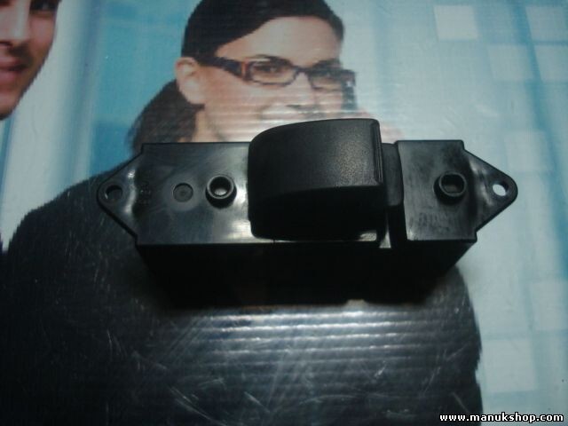 mando botonera elevalunas Mitsubishi Colt 8608A077 C8D-D563M-UK F000150 120106A