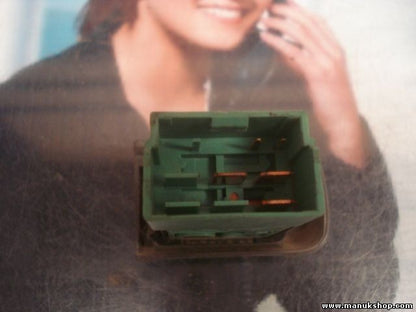 Interruptor de emergencia warning Nissan Cabstar 93-01 NILES 06017