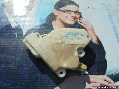 Cerradura actuador cierre centralizado de portón trasero Nissan 8055301U61