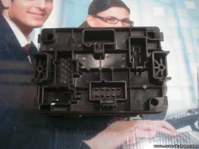 Caja de fusibles Ford Mondeo 93BG14A073AC 93BG-14A073-AC