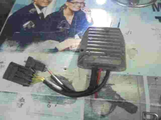 Regulador rectificador de voltaje SGR  Lombardini ED0073624090 463545A 4635-45A