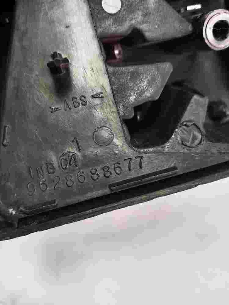 Emblema Peugeot 206 207 9628688677 96 286 886 77 17cm.