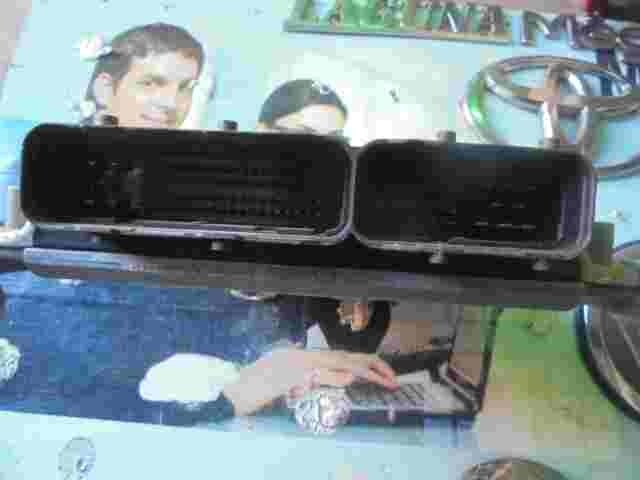 Centralita Chrysler Voyager 2.8 P05094285AF HB5AA0 1039S14826 BOSCH 02810121