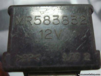 Módulo de control de la carrocería Mitsubishi Pajero 2002 12V MR583832