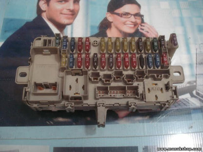 Caja de fusibles Rover 400 YQE000070