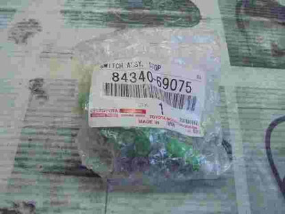 Interruptor de la luz de freno Toyota Camry RAV4 Land Cruiser Lexus 8434069075