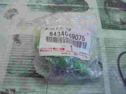 Interruptor de la luz de freno Toyota Camry RAV4 Land Cruiser Lexus 8434069075