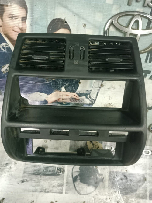 Consola central Nissan Terrano Ford Maverick 687500F000 68 750 0F 000 682600F000