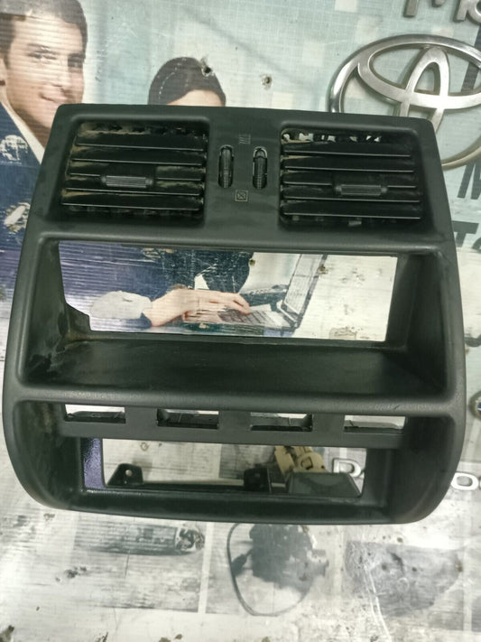 Consola central Nissan Terrano Ford Maverick 687500F000 68 750 0F 000 682600F000